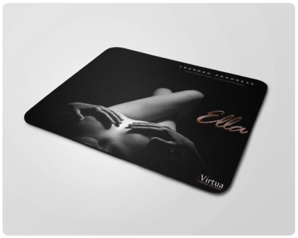 Mouse pad do livro "Ella", de Leandro Angonese